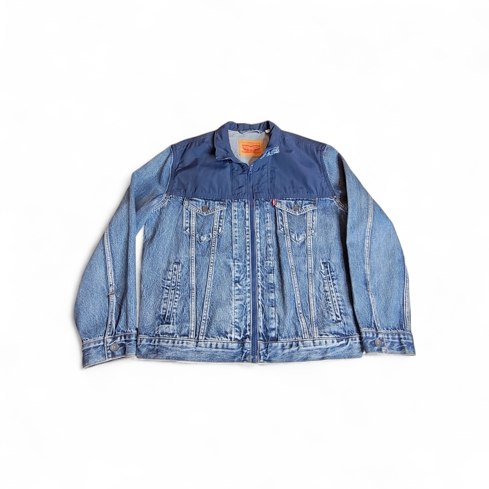 Levi’s Men’s Trucker Jacket Denim Blue Poly Block Chest Size LARGE
